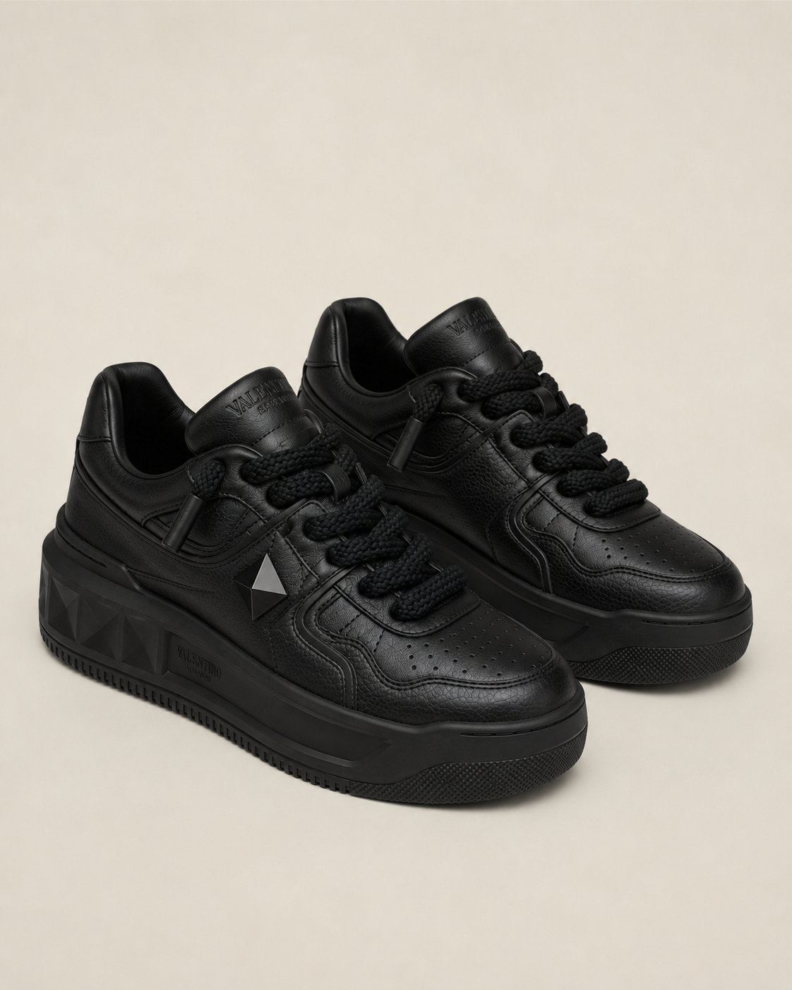 Valentino One Stud XL Black - pair 3/4