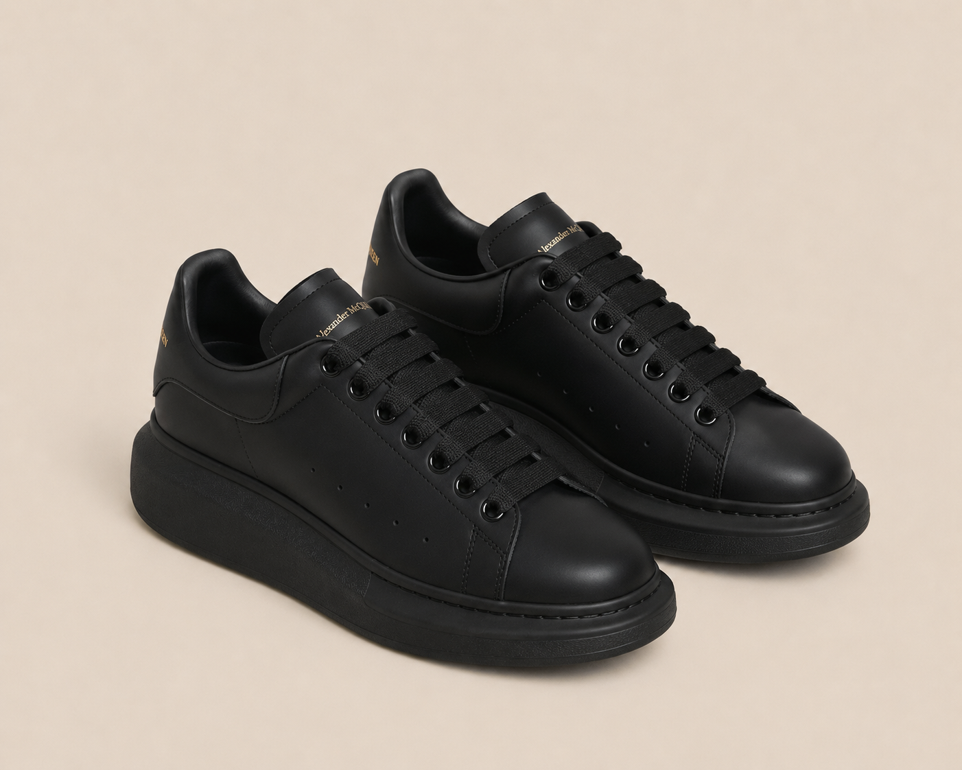 Alexander McQueen Oversized Triple Black - זוג שלוש רבע