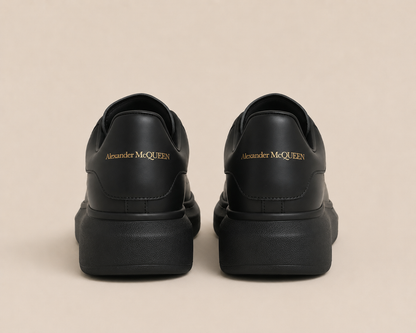 Alexander McQueen Oversized Triple Black - לוגו זהב מאחור