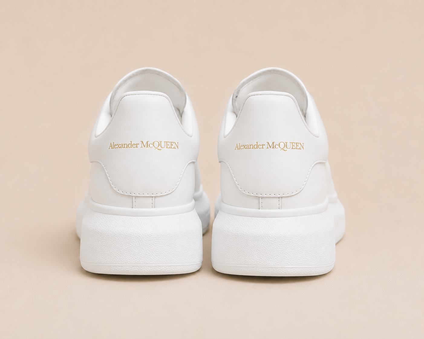 Alexander McQueen Oversized Triple White - לוגו זהב מאחור