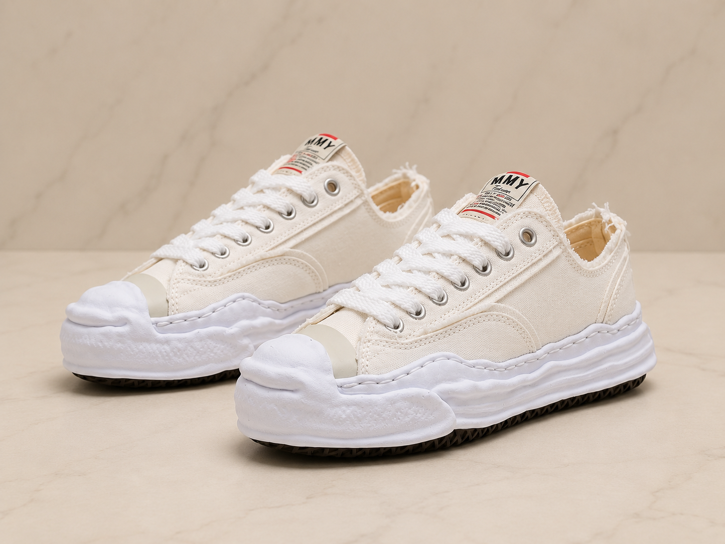 Mihara Blakey White - pair 3/4